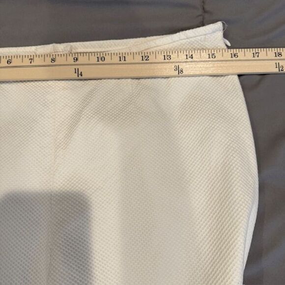 Escada Textured Ivory White Cropped Pants Flat Front Side Zip Split Hem Size 10 - Picture 8 of 13